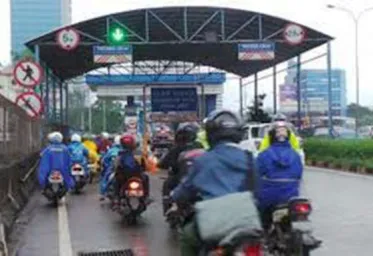 Menghindari Banjir Sepeda Motor Masuk Jalan Tol