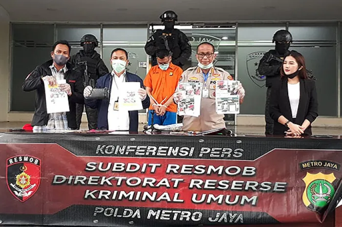 Resmob Polda Metro Ringkus Pria Mengaku Perempuan Minta Foto Bugil