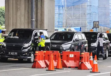  Petugas Putar Balik  35945 Kendaraan Mudik 