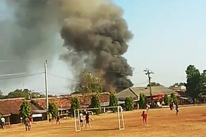 Gudang Amunisi Brimob Srondol Semarang Meledak dan Terbakar