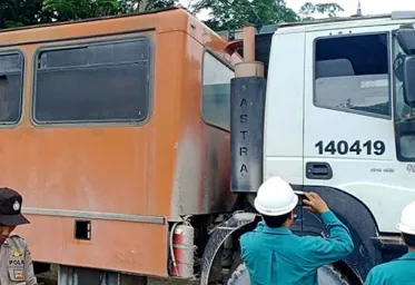 2 Bus Rombongan Karyawan Freeport Ditembak OTK 