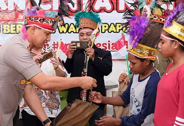 Kapolresta Sidoarjo Kombes Pol Zain Dwi Nugroho Ajak Masyarakat Papua Tak Terhasut Isu Hoaks