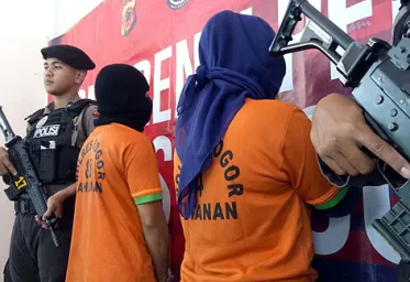 Pasangan Kekasih Bunuh Sopir Taksi Akibat Cinta Segi Tiga