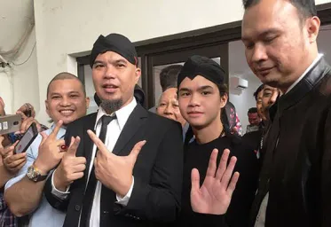 Musisi Ahmad Dhani Divonis 1 Tahun Penjara 