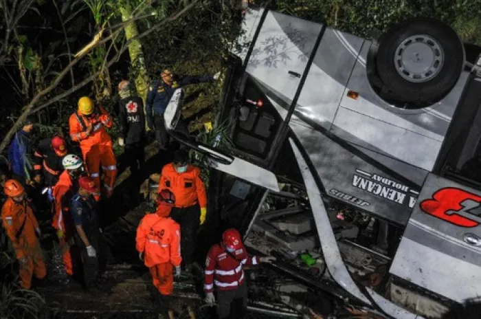 Akhirnya ‘Bus Maut’ Sumedang Berhasil Diangkat