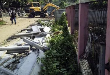 Akhirnya Pemkot Robohkan Tembok Beton Yang Tutup Akses Rumah Warga Ciledug 