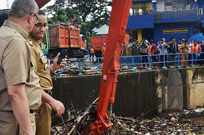 Gubernur DKI Anies Intruksikan Seluruh Jajajaran Siaga Antisipasi Banjir<br><br>