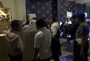 Dua Arena Judi Bekedok Ketangkasan di Surabaya Digerebek Polisi