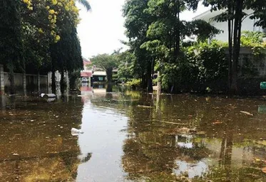 Komplek Pantai Mutiara Jakarta Utara Diterjang Banjir Rob