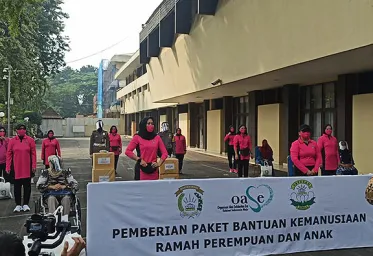 Ketua Umum Bhayangkari Fitri Idham Azis Salurkan 2000 Paket Kemanusiaan