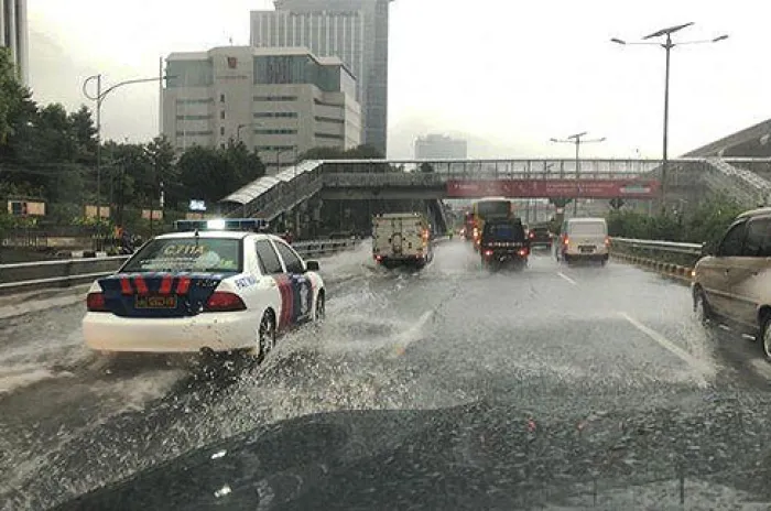 Beberapa Ruas Jalan di Jakarta Banjir 