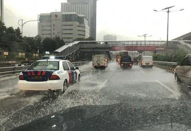 Beberapa Ruas Jalan di Jakarta Banjir 