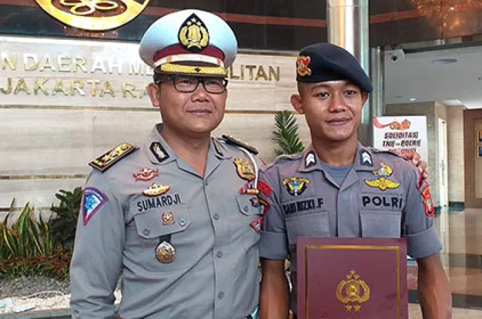 Briptu Sani dan Dua Polisi Tangsel Dapat Penghargaan Dari Kapolda<br>