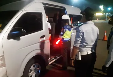 Patroli Gabungan Polres Depok Temukan 2 Mobil Travel Pemudik Masuk Depok