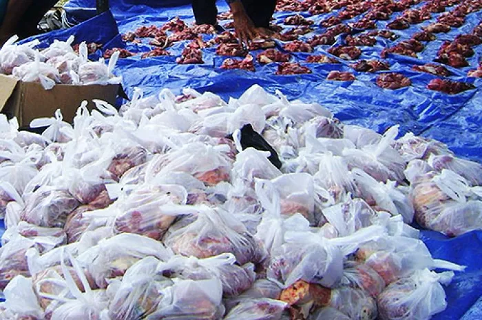 Gubernur Anies Minta Pembagian Daging Kurban Tidak Pakai Plastik