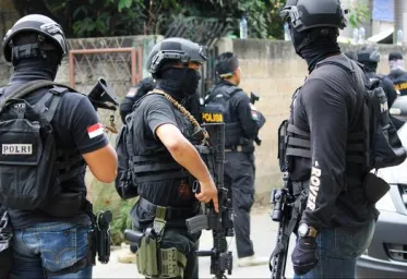 Densus 88 Tangkap Seorang Terduga Teroris di Surabaya