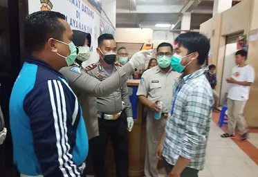  Satpas 1221 Pasgar Depok Diteksi Para Pemohon SIM Untuk Antisipasi Penyebaran Corona