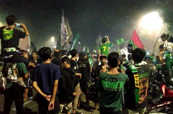 Puluhan Bonek Diamankan Polisi, Dinilai Melanggar Prokes Saat Rayakan Ultah Persebaya