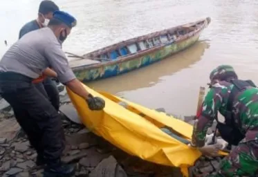 Ditemukan Mayat Berkaus Pokja Wartawan Tangerang di Sungai