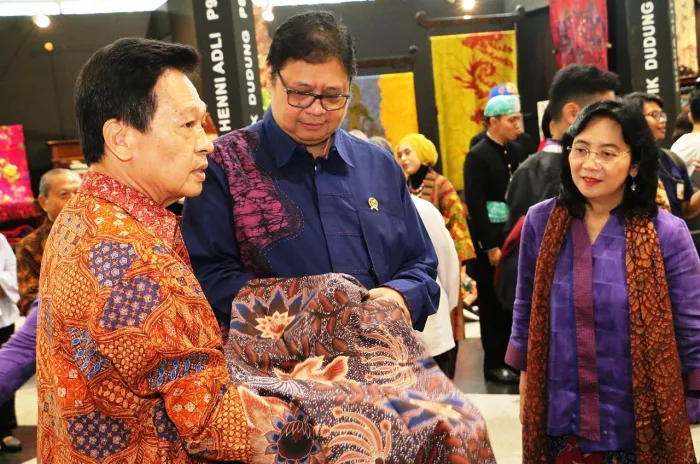 Dongkrak Daya Saing Batik dan Tenun Nusantara dengan Substitusi Impor