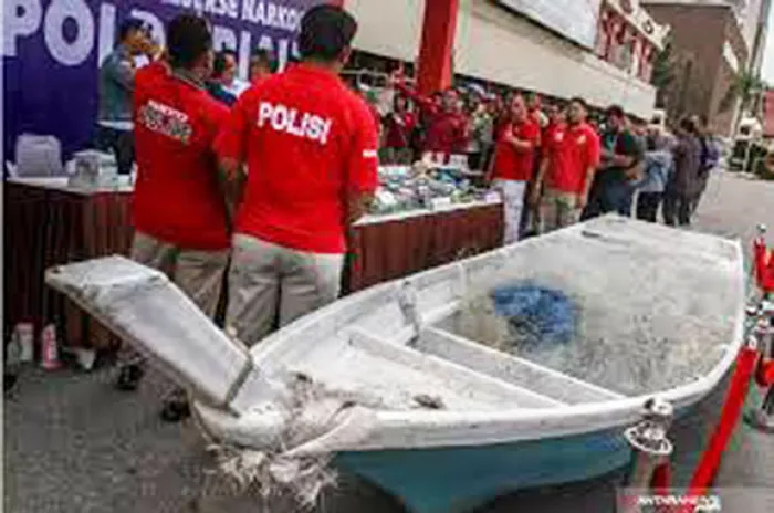 Polisi Gagalkan Penyelundupan 35 Kg Sabu Disembunyikan di Badan Speed Boat