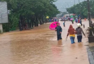 GaraGara Jalur Pantura Semarang Terendam Banjir Lalu Lintas Dialihkan