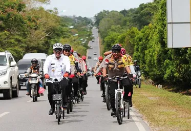 Tingkatkan Sinergitas TNIPolri dan Masyarakat Polda Kepri Gelar Gowes Bersama Ribuan Warga 