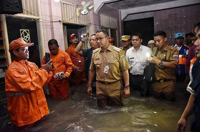 Gubernur Anies Perintahkan Lurah Siapkan  Tempat Pengungsian dan Dapur Umum