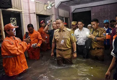 Gubernur Anies Perintahkan Lurah Siapkan  Tempat Pengungsian dan Dapur Umum