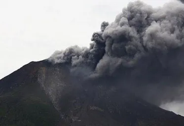 Gunung Sinabung Kembali Semburkan Abu