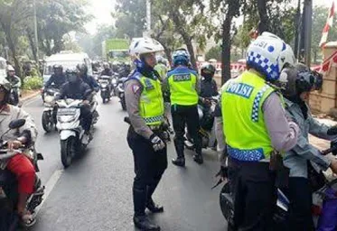 Polda Metro Gelar Operasi Berskala Besar Bubarkan Kerumunan Massa