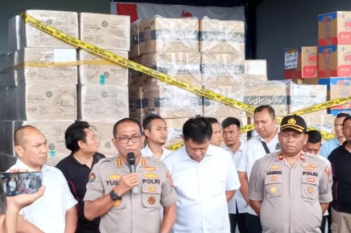 Polda Metro Jaya Gerebek Gudang Penimbun Masker di Tangerang <br><br>