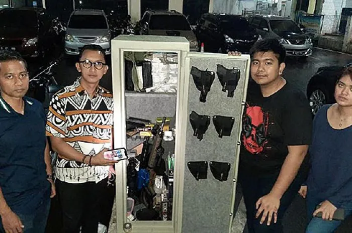 Isi Brankas Pengusaha Koboi Pengendara Lamborghini Granat dan Sejumlah Senjata Api