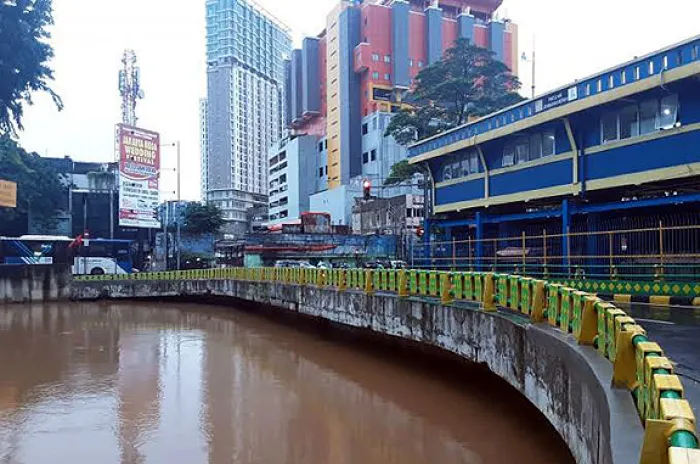Pintu Air Jembatan Merah Jakarta Pusat Siaga I<br><br>