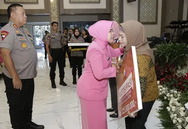 Kapolda Jatim Tasyakuran dan Memberikan Reward Atas Keberhasilan Pengamanan Pemilu 2019