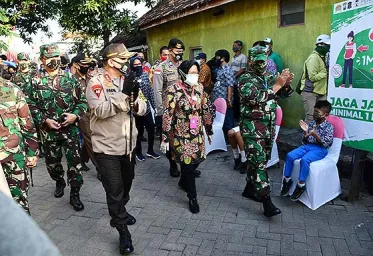 Presiden Jokowi Apresiasi Kapolda Jatim Bangun Kampung dan Pesantren Tangguh