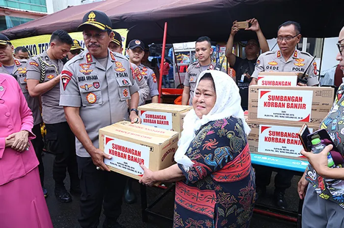 Kapolda Metro Jaya Kunjungi Lokasi Banjir<br><br>