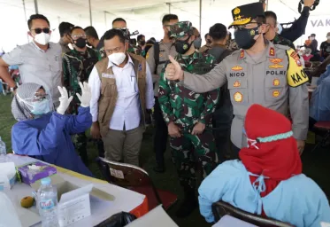 Sinergitas Forkopimda Jatim dan Forkopimda Surabaya Sukseskan Serbuan Vaksinasi
