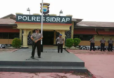 Seorang Pria dengan Parang di Tangan Mengamuk di Kantor Polisi