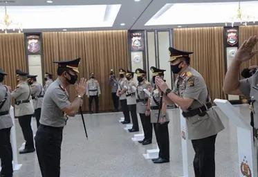 Kapolri Lantik 9 Kapolda dan Kadiv Humas Polri