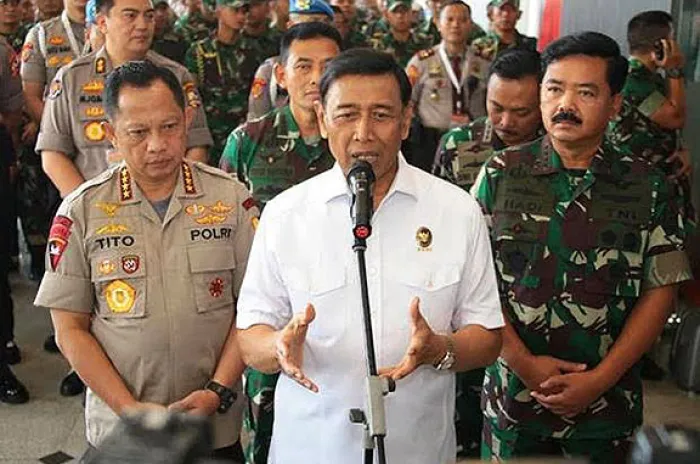 Kapolri, Menko Polhukam dan Panglima TNI Pantau Keamanan Papua dan Papua Barat