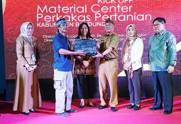 Kehadiran Material Center di Bandung Kerek Produktivitas IKM Cangkul