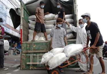 Kemensos Kirim 3 Ribu Paket Pengganti Beras Berkutu Ke Jatim