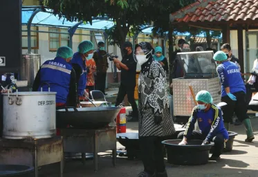Kemensos Siapkan Rencana Perluas Layanan Dapur Umum