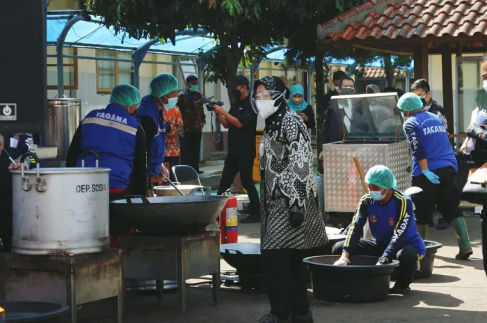Kemensos Siapkan Rencana Perluas Layanan Dapur Umum
