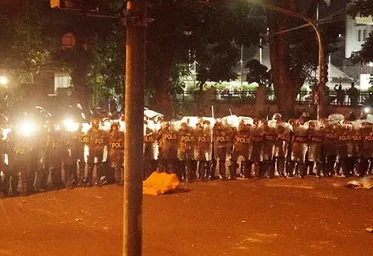 Polisi Amankan 10 Orang Terkait Demo Buruh Di Bandung