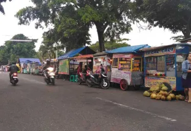 Gubernur Jatim Izinkan PKL dan Warung Buka Saat PPKM Hingga 2100WIB