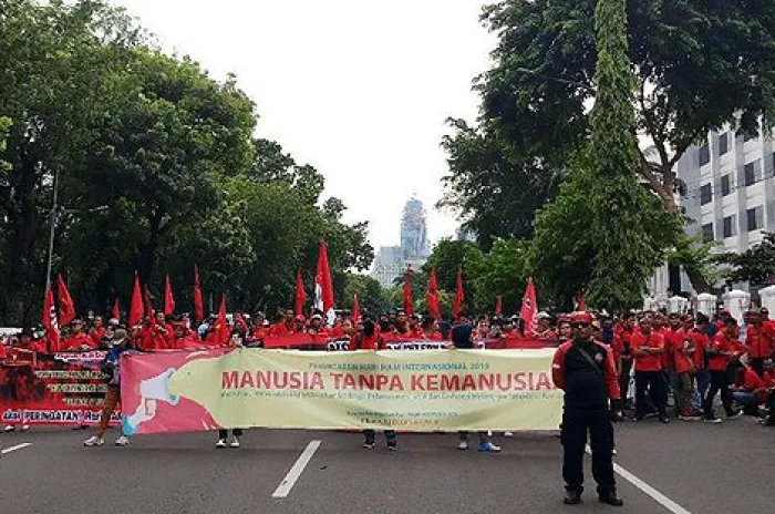 14 Mahasiswa Diamankan Polisi Pasca Demo HAM Depan Istana<br><br>