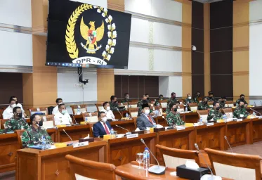 Bahas Anggaran Komisi I DPR Gelar Rapat Dengan WamenhanPanglima TNI Secara Tertutup 