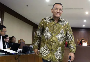 Mantan Sekretaris MA dan Menantunya Diperiksa KPK Tersangka Suap